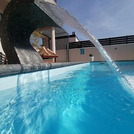 Holiday&Suite Klanac วีร์ ภายนอก รูปภาพ