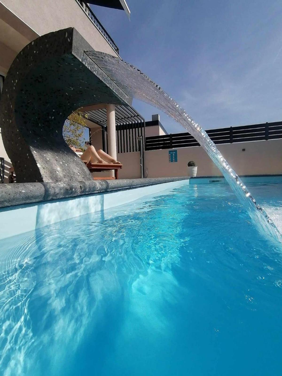 Holiday&Suite Klanac วีร์ ภายนอก รูปภาพ