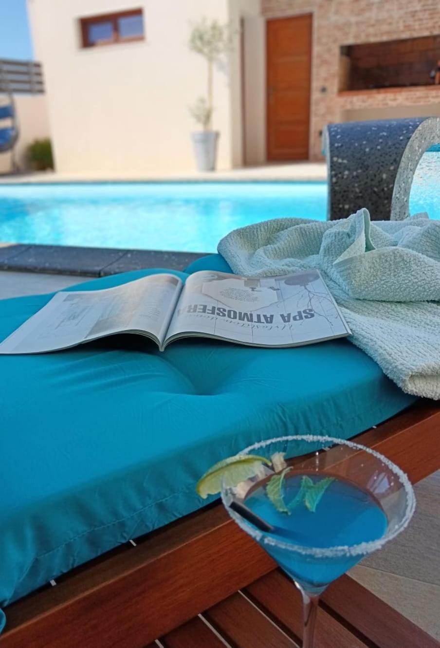 Holiday&Suite Klanac วีร์ ภายนอก รูปภาพ