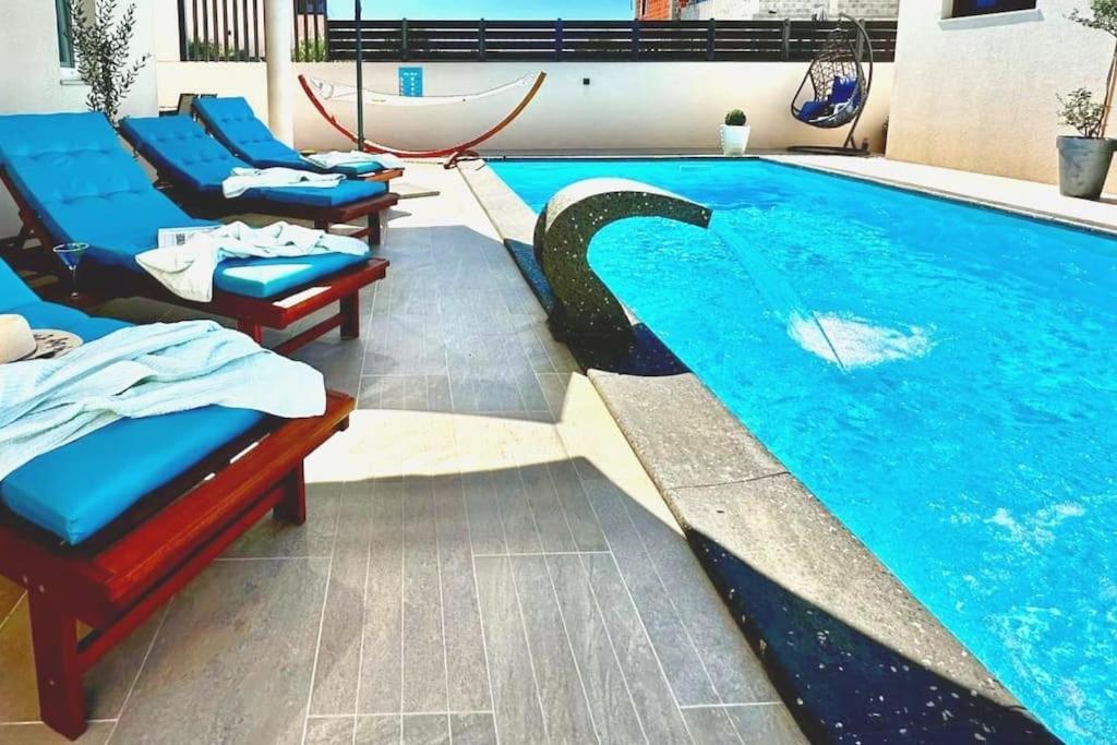 Holiday&Suite Klanac วีร์ ภายนอก รูปภาพ