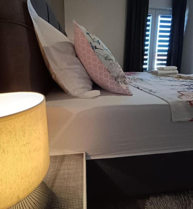 Holiday&Suite Klanac วีร์ ภายนอก รูปภาพ