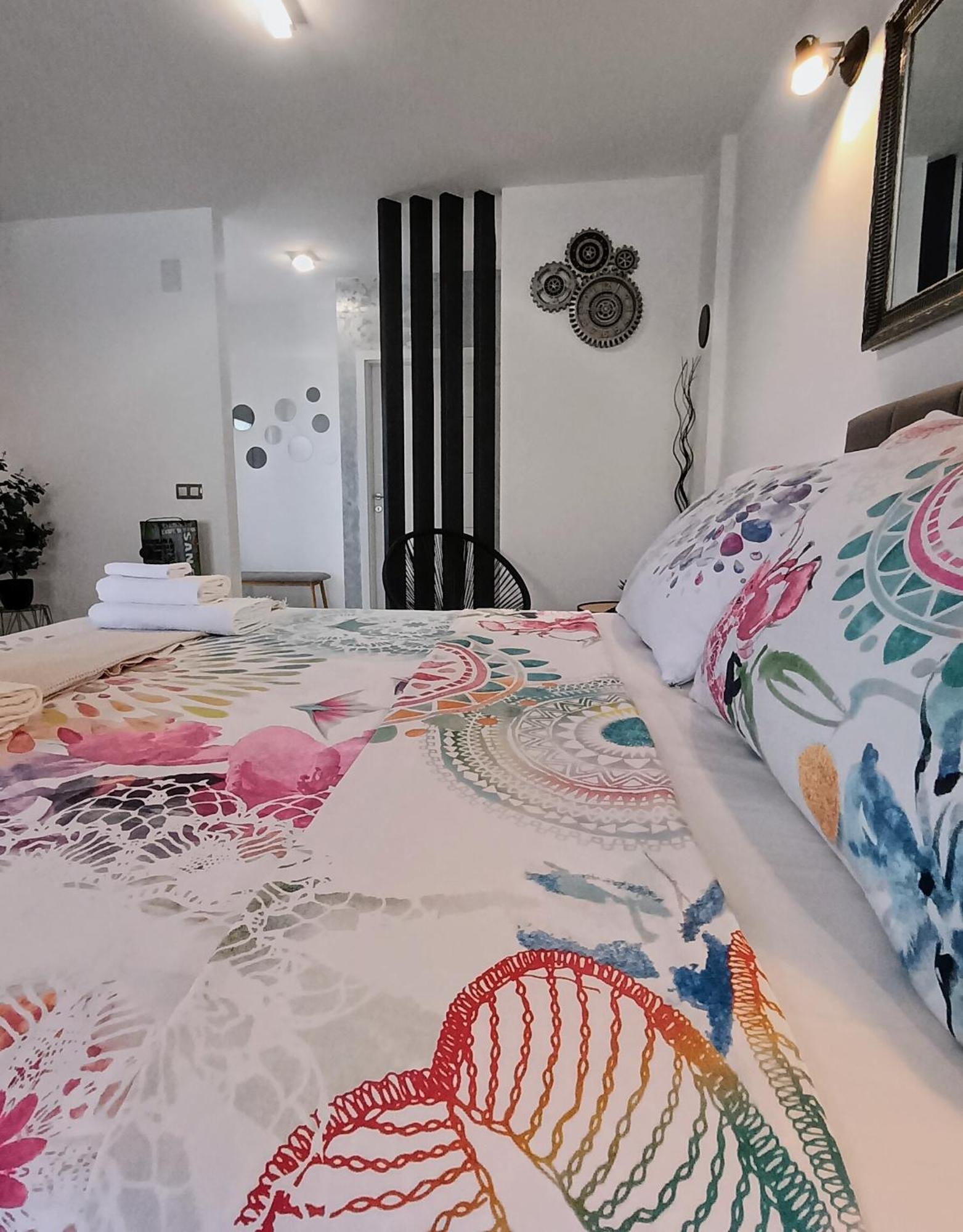 Holiday&Suite Klanac วีร์ ภายนอก รูปภาพ