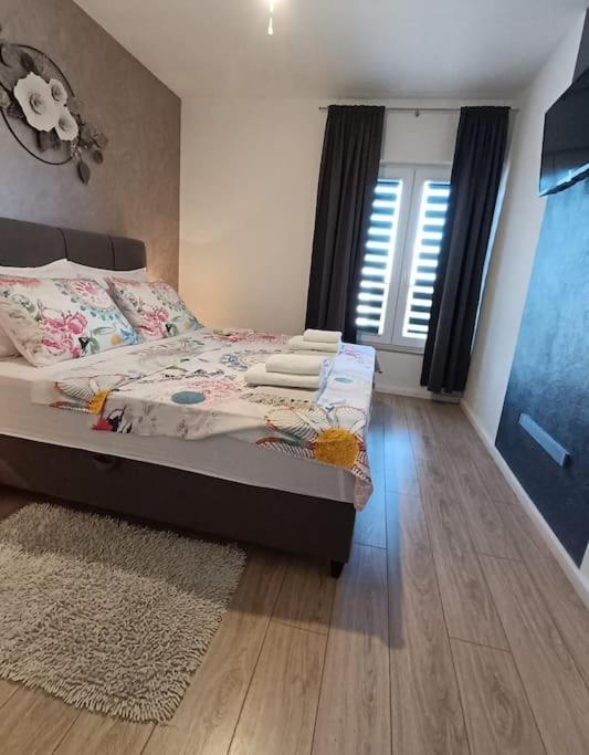 Holiday&Suite Klanac วีร์ ภายนอก รูปภาพ