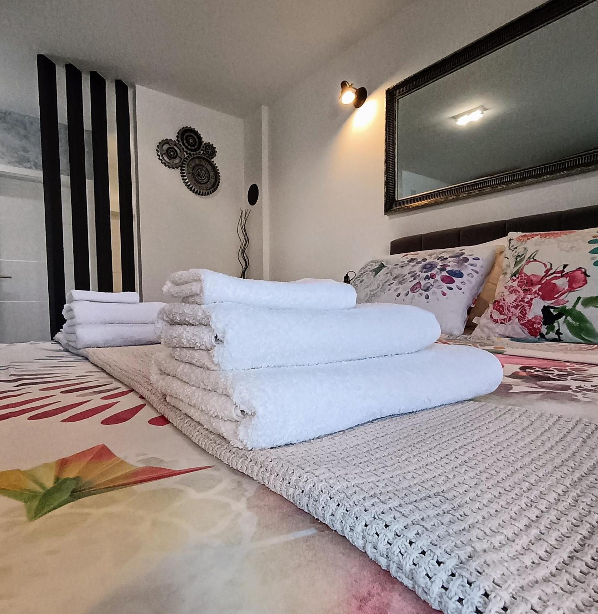 Holiday&Suite Klanac วีร์ ภายนอก รูปภาพ