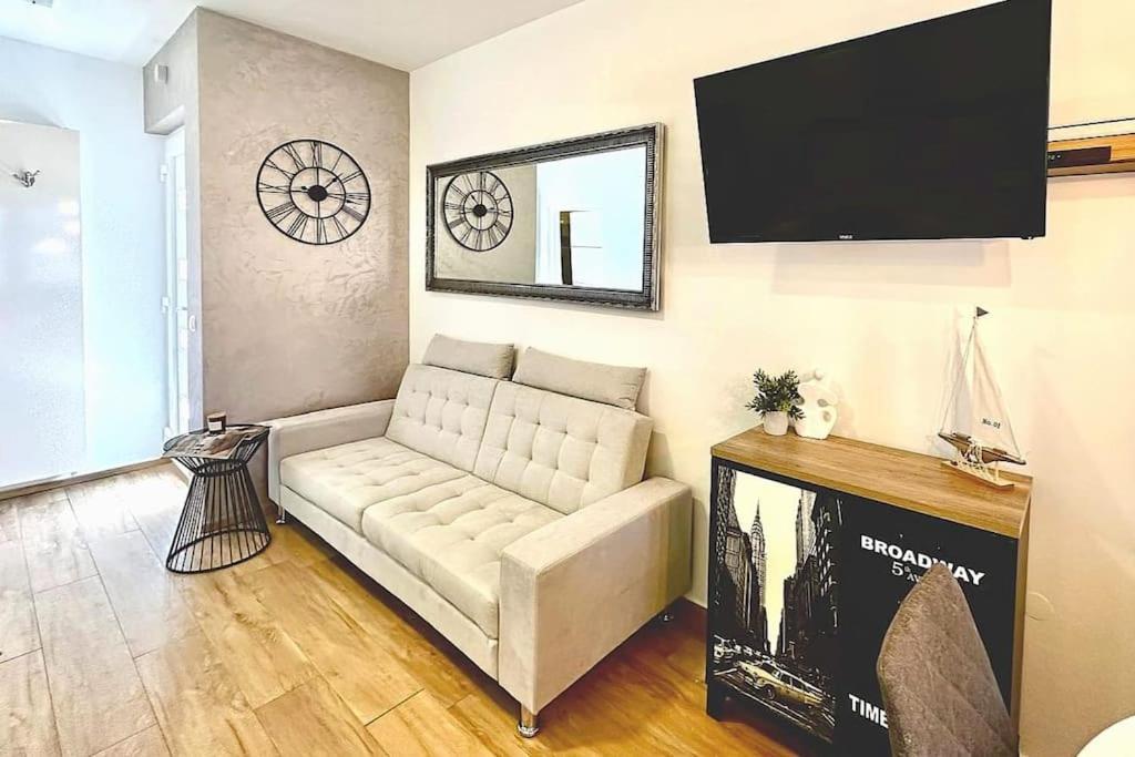 Holiday&Suite Klanac วีร์ ภายนอก รูปภาพ