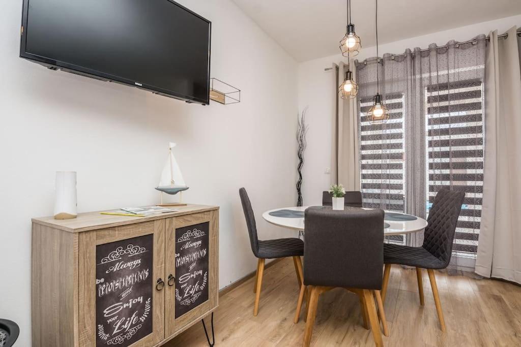 Holiday&Suite Klanac วีร์ ภายนอก รูปภาพ