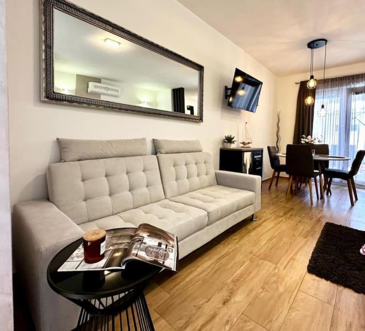 Holiday&Suite Klanac วีร์ ภายนอก รูปภาพ